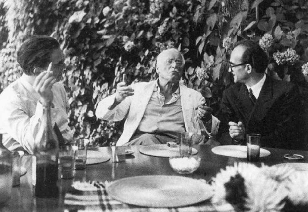 Эрих Нойманн, Карл Густав Юнг и Мирча Элиаде за столом конференции Eranos в августе 1950 года.